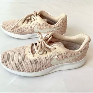 particle beige nike tanjun